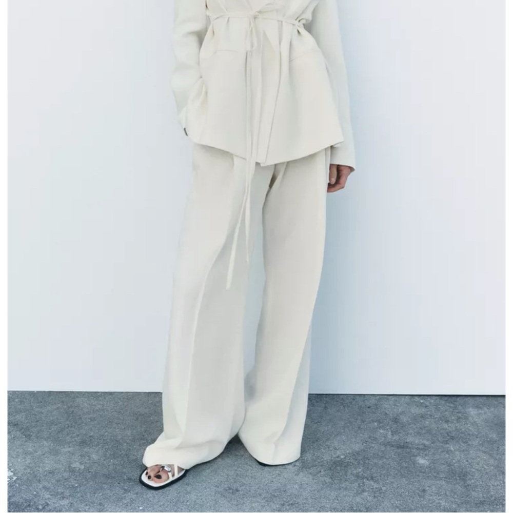 NWOT Zara Elegant White Pleated Wide Leg High Waisted Trousers